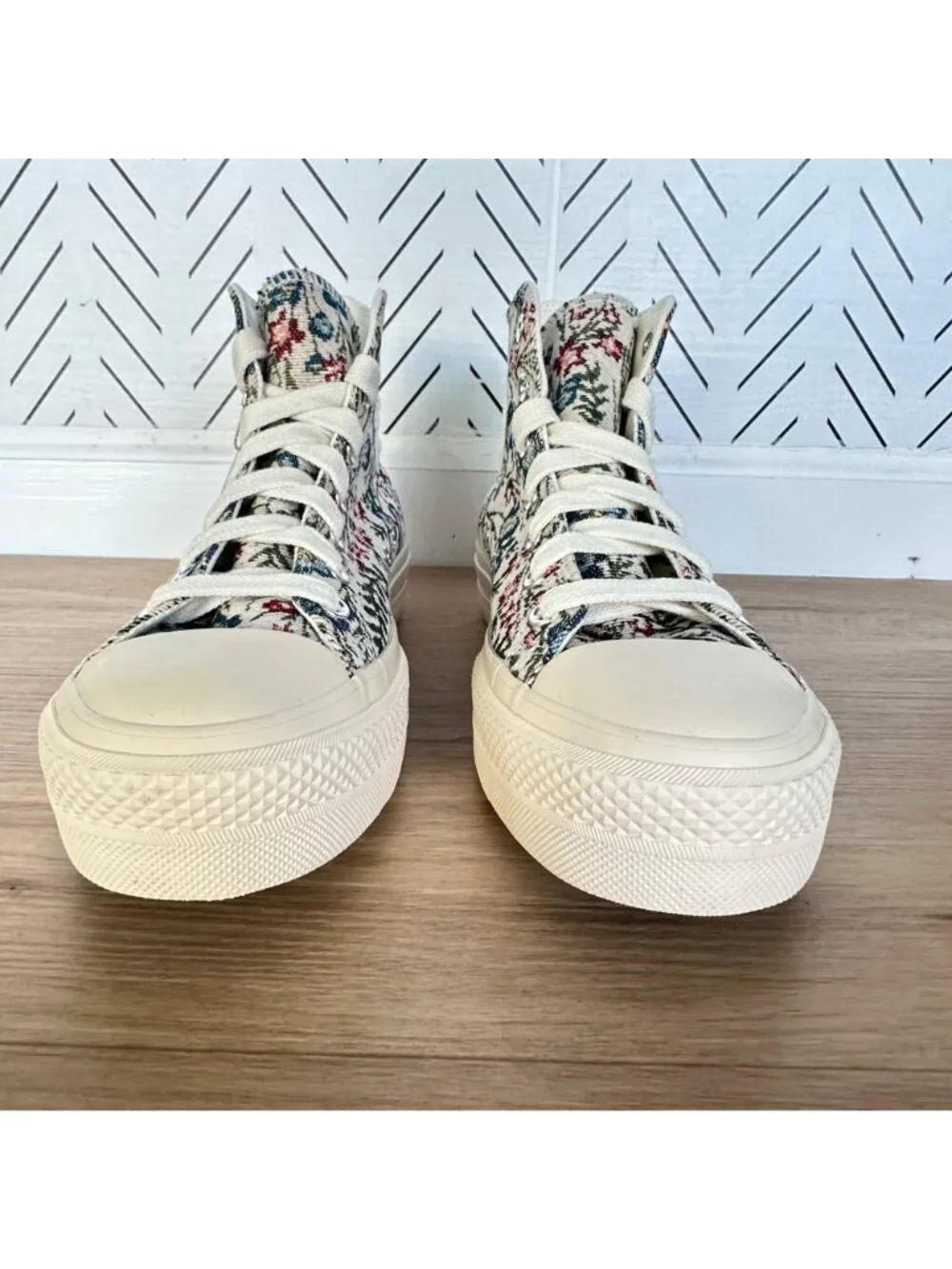 ✨Converse Chuck Taylor Lift Platform 8.5 Womens Sneakers Floral Tapestry A11992C - Picture 4 of 10